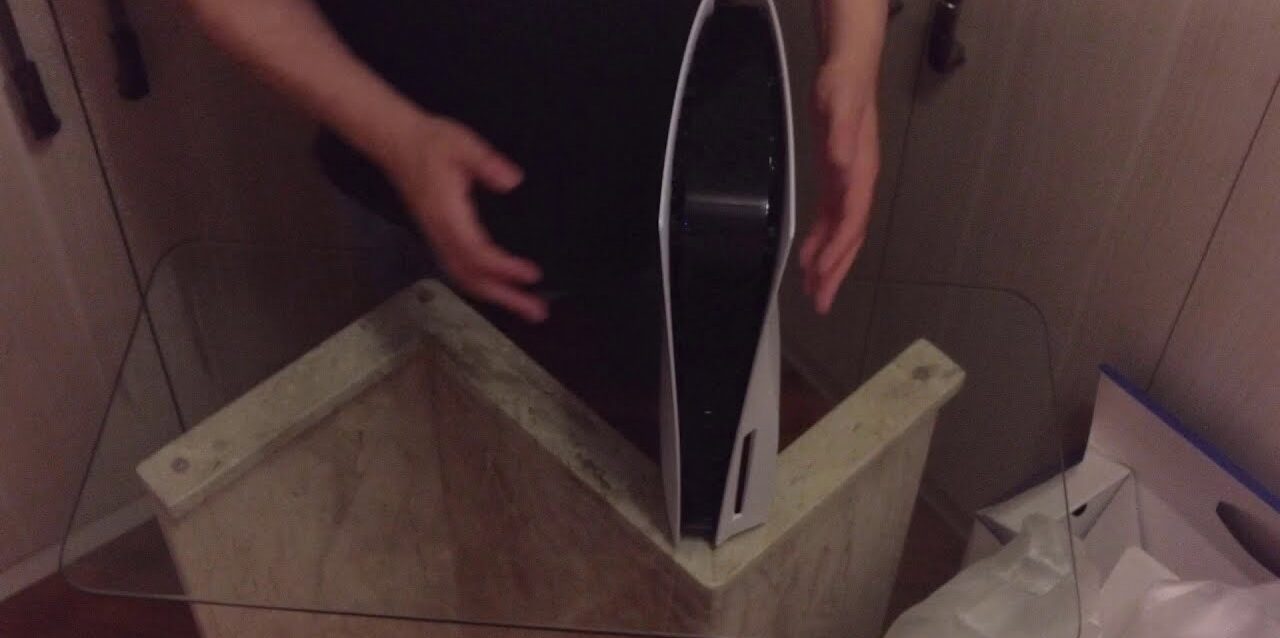 Abrindo-a-caixa-do-PS5.jpg Abrindo a caixa do PS5