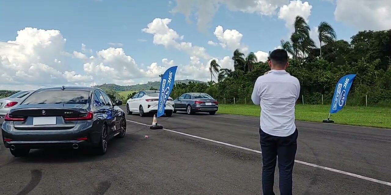 Audi A4 x Electric Jac E-J7 - Drag Race