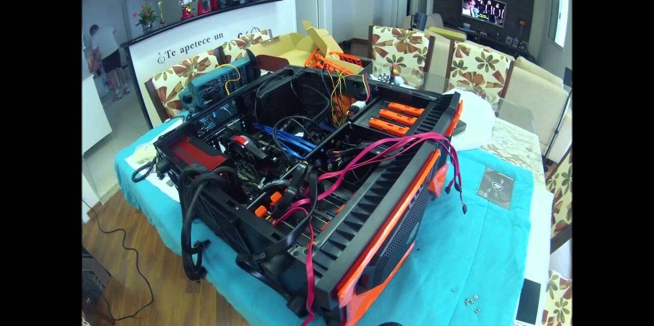 Montagem acelerada de PC em gabinete Cougar
