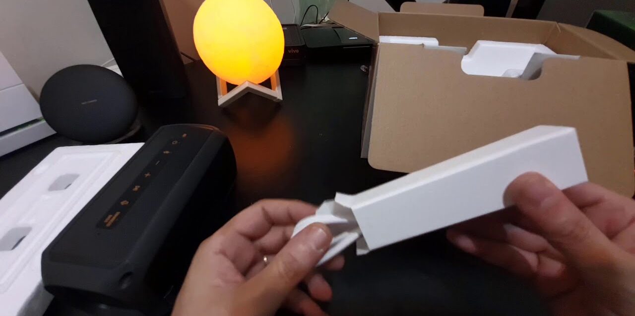 Unboxing LG XBOOM Go PK3