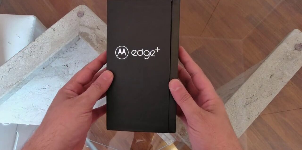 Unboxing-Motorola-Edge-Plus.jpg Unboxing Motorola Edge Plus